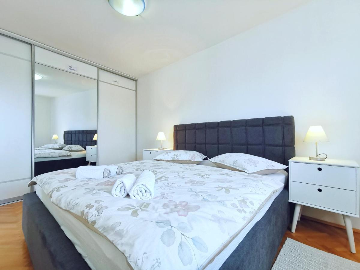 Apartments Doris Спліт Екстер'єр фото